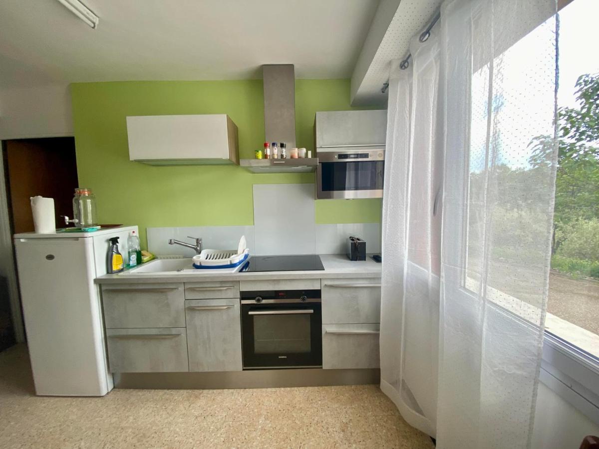 Appartement F3 de 60 m² au rez de chaussée d'une villa Vezenobres Extérieur photo